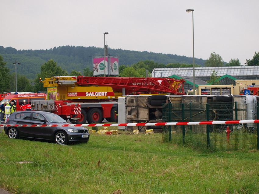 Schwerer Unfall mit Reisebus Lohmar Donrather Dreieck P393.JPG